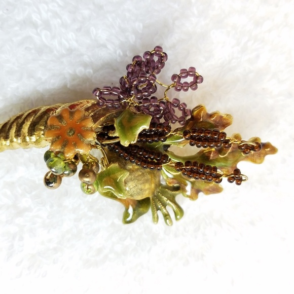 None Brooch Horn of Plenty Pin Thanksgiving Fall Green Peach Cornucopia - Picture 6 of 8